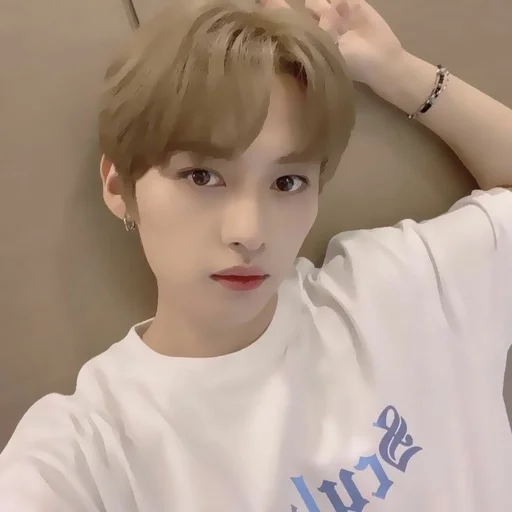 Стикер lee know mood :: @fStikBot - 2