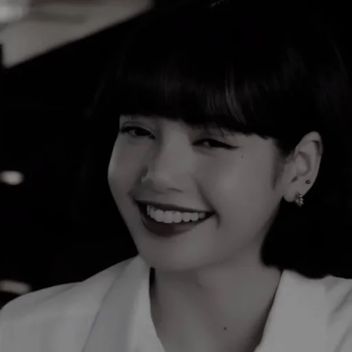 lisa dark @honeybeenct - 