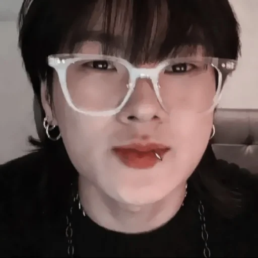 Человек селфи губа