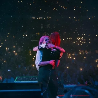 Стикер ЛУНТИК В АХУЕ - 4