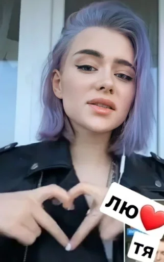 Человек человеческое лицо губная помада