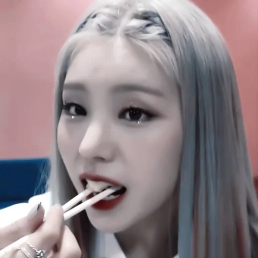 Человек губная помада ресница