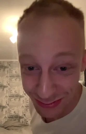 Человек селфи комнатный