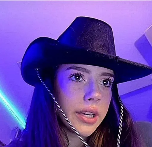 человеческое лицо одежда шляпа