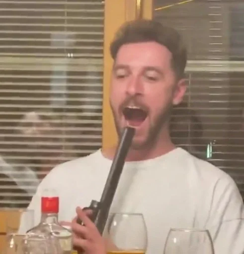 Человек человеческое лицо пить