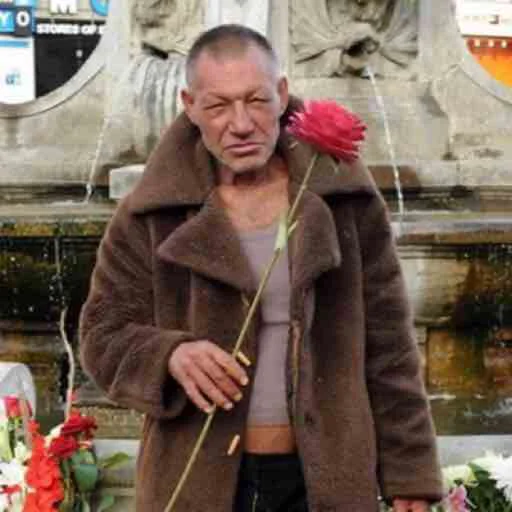 Человек человеческое лицо пальто