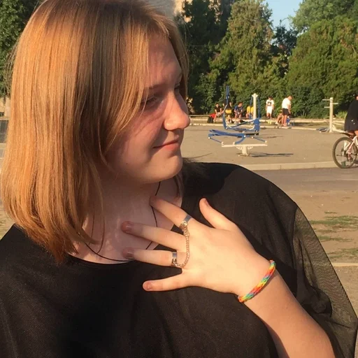 Человек на открытом воздухе дерево