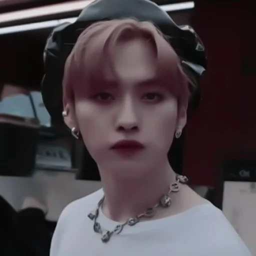 や 𝗆𝗂𝗇𝗁𝗈 🧁 ;: @smstickerr - person