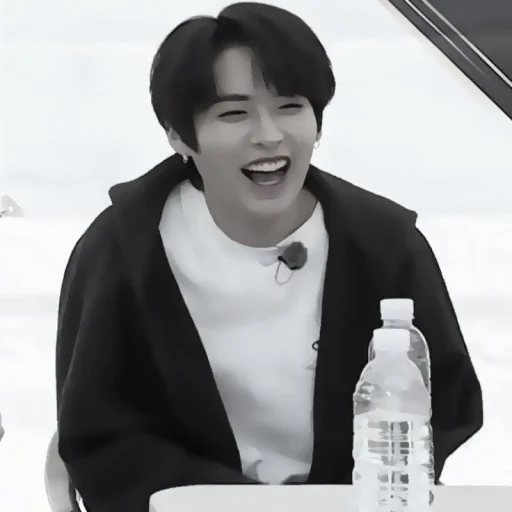 Человек бутылка человеческое лицо