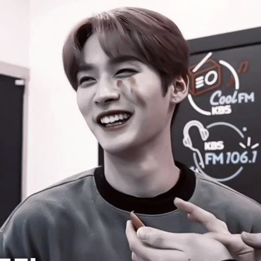 Человек человеческое лицо улыбаться