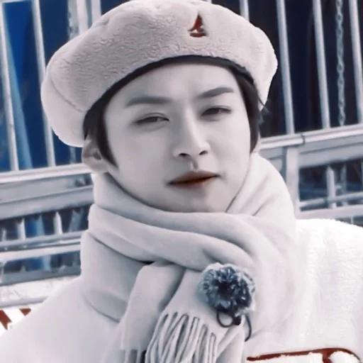 человеческое лицо здание одежда