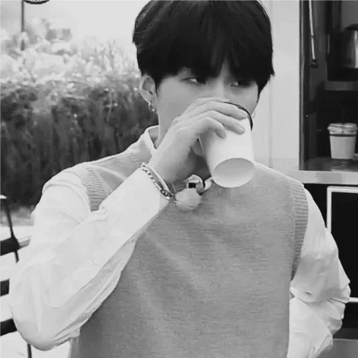 Человек черно-белый одежда