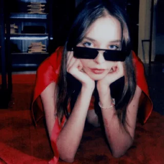 Стикер Eva Gurari - 3