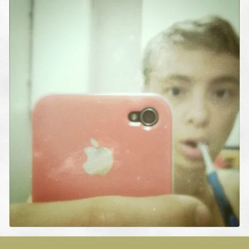 Мне нравится @TgEmodziBot - 