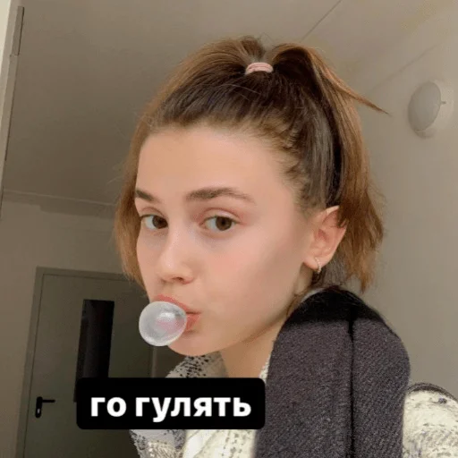 Человек стена человеческое лицо