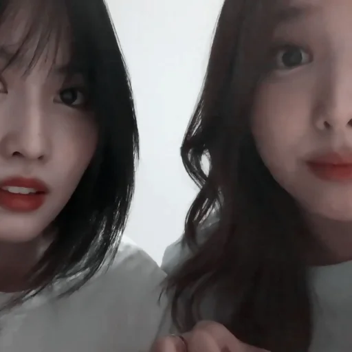 #𝐥𝐢𝐯𝐞: nayeon & momo 270621;: by @paradismaudit - Человек