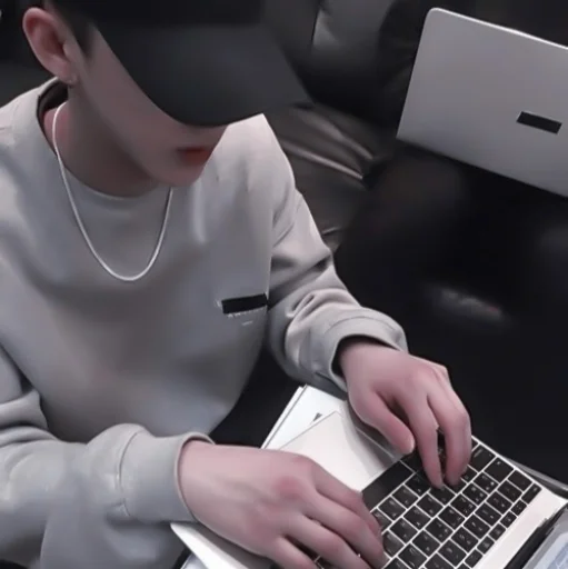 Человек ноутбук компьютер