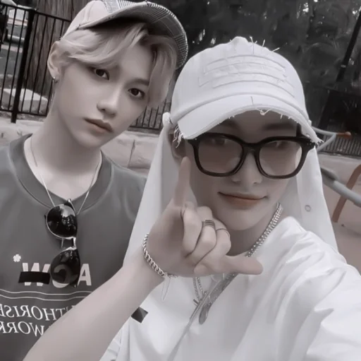 Человек человеческое лицо модный аксессуар