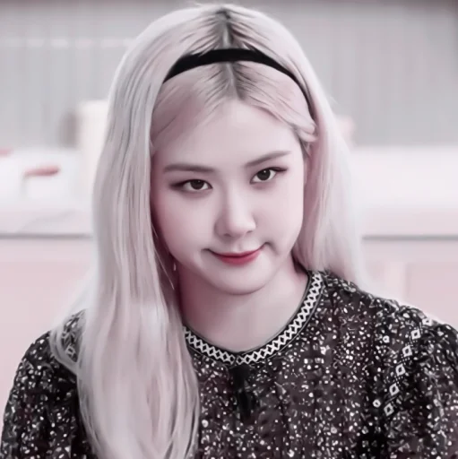 #𝐦𝐨𝐨𝐝: 𝗋𝗈𝗌𝖾 ;: by @paradismaudit - person