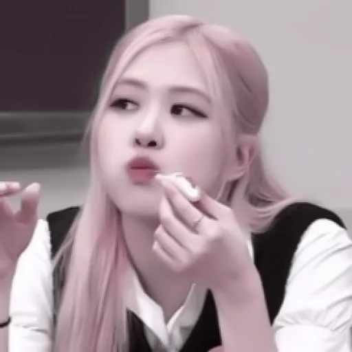 Человек человеческое лицо губная помада