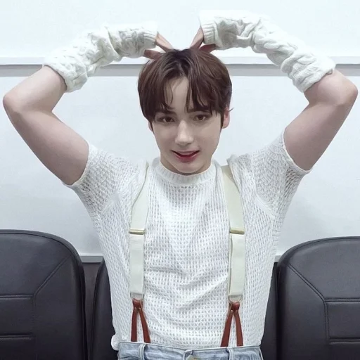 Sticker муня ворлд доминейшн - 10