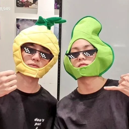 Sticker муня ворлд доминейшн - 1