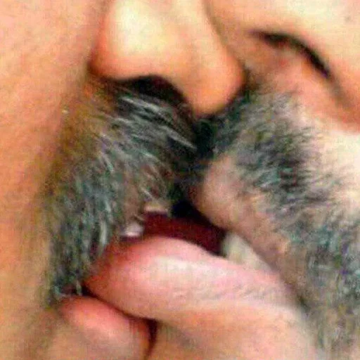 Человек целовать кожа