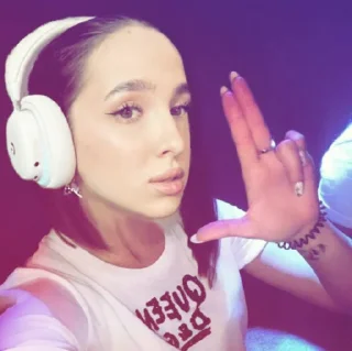 Sticker @TgEmodziBot #натальябузова :anerd&gensakylich - 3