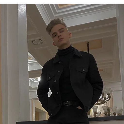 Стикер данил большаков 🥵 - 4