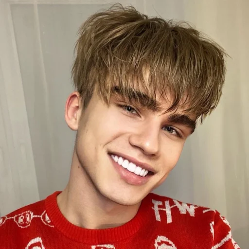 Стикер данил большаков 🥵 - 2