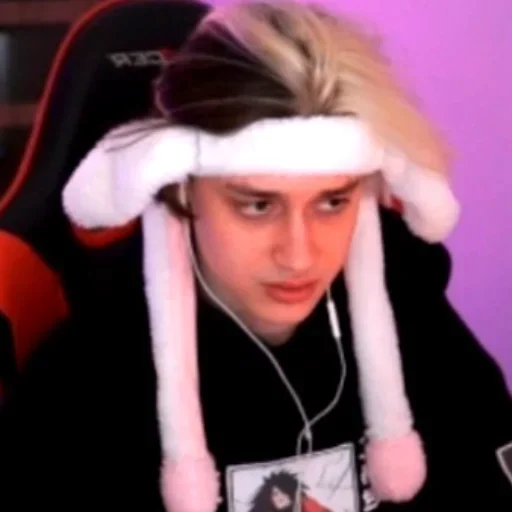 человеческое лицо наушники модный аксессуар