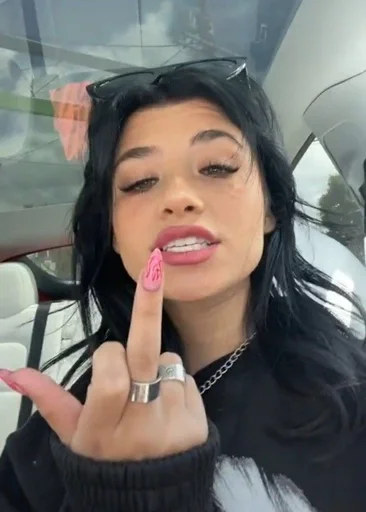 Человек человеческое лицо губная помада