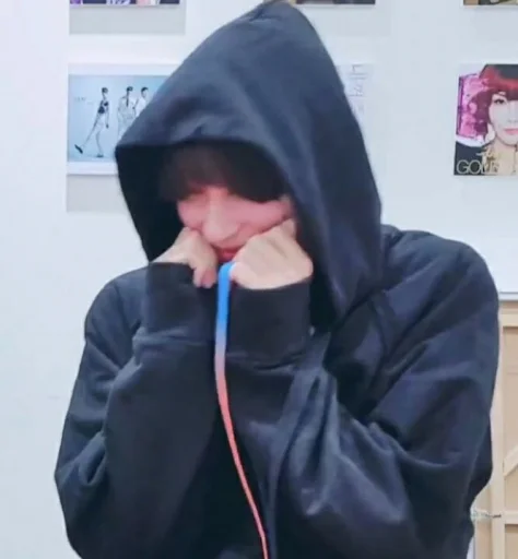 Стикер hueningkai moods by @petitprincekai - 4