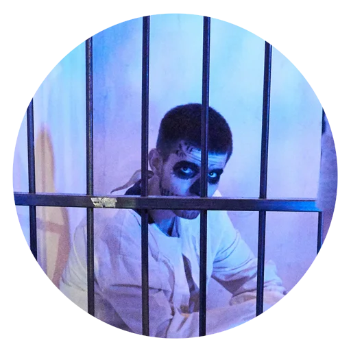 человеческое лицо здание окно