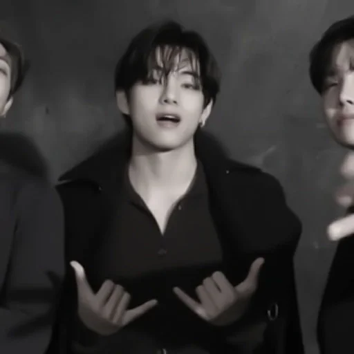 ֗☆ `` taehyung`` @help_jennsoo :: @fStikBot - person