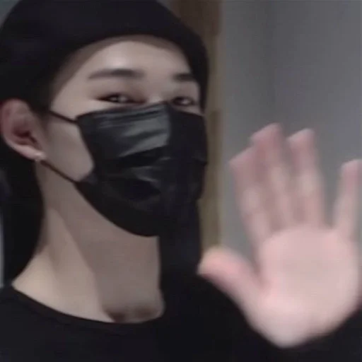 Sticker 🤍🩹 прекрасному нуару :: @fStikBot - 2