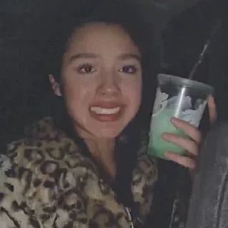 Стикер olivia 🫒 - 3