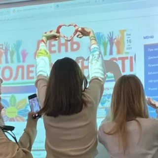 Стикер 😋 - 4