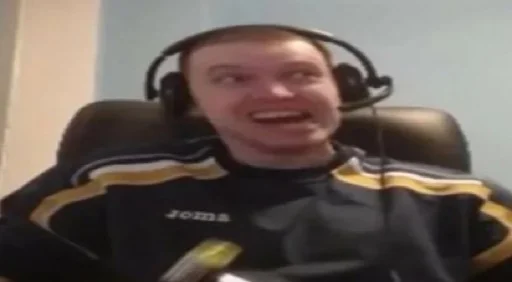 Человек наушники человеческое лицо