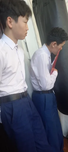 Просто @SozdaiStickeriBot - 