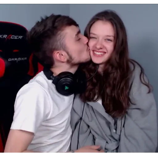 целовать Человек человеческое лицо