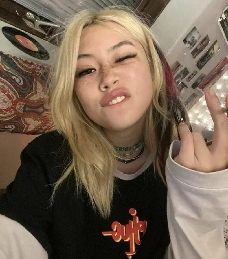 @pikchersss 🦷📼🧻✨🍂🐏 by @fStikBot - на открытом воздухе