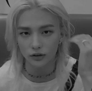 Стикер {hyunjin} @tikellchrRandom - 1