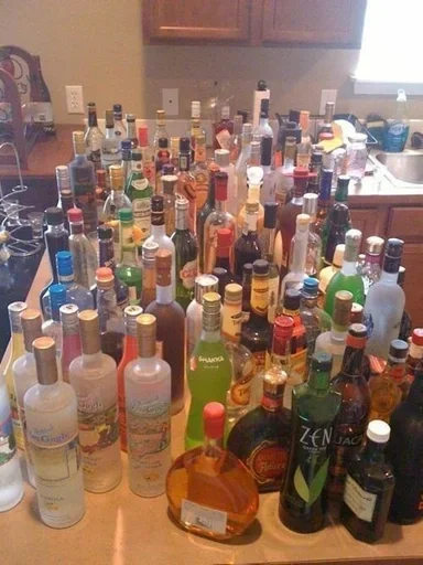 комнатный стеклянная бутылка пить