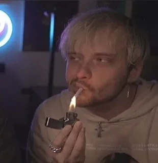 Стикер Сброситься с крыши или заговорить с ней? - 5