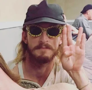 Sticker don't open dead inside - 3