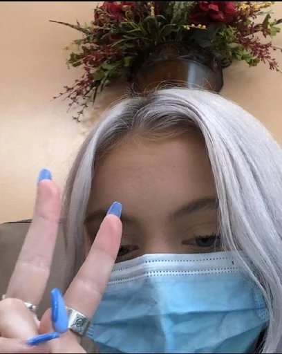 Человек косметика модный аксессуар