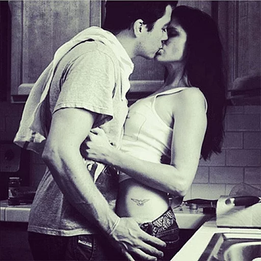 Человек одежда целовать