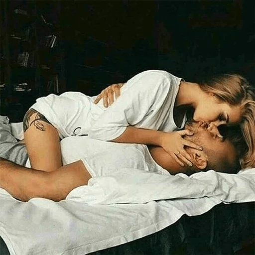 Человек человеческое лицо кровать