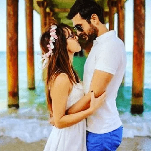 Человек целовать одежда